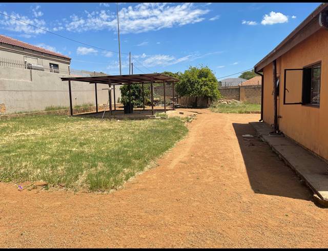 2 BEDROOM FREEHOLD FOR SALE IN MABOPANE  UNIT U